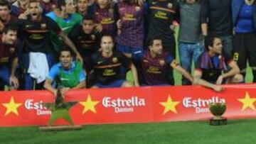 <b>VENCEDORES. </b>El Barça posa con el Gamper, segundo trofeo que gana en pretemporada
