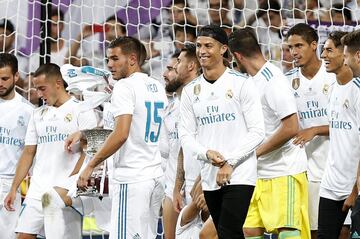 Cristiano Ronaldo celebrando el título con sus compañeros.