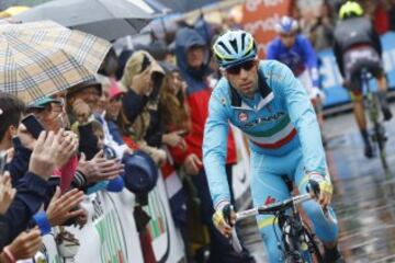 Vincenzo Nibali en la salida en la duodécima etapa en la plaza Castello en Noale (Treviso).