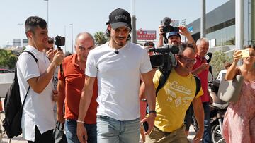 29/08/22 VALENCIA CF
HOTEL SH ALAMEDA PALACE
REVISION MEDICA FICHAJE
IMED HOSPITALES
EDINSON CAVANI
SEGUIDORES