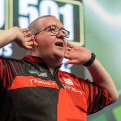 El fenómeno Bunting sabe sufrir en el Mundial de Dardos