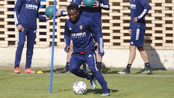 James Igbekeme, en un entrenamiento de esta semana.