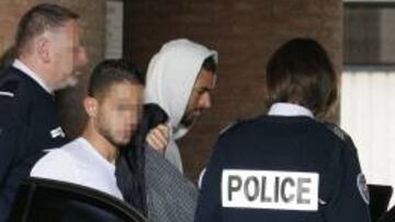 Benzema, saliendo de declarar por su imputaci&oacute;n en el Caso Valbuena.