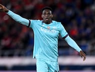BOLOGNA, ITALY - APRIL 09: Jhon Lucumi' of Bologna gestures during the UEFA Europa League 2025/26 Quarter-Final Leg One match between Bologna FC 1909 and Aston Villa FC at Stadio Renato Dall'Ara on April 09, 2026 in Bologna, Italy. (Photo by Image Photo Agency/Getty Images)