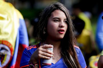 Los seguidores de la Selección Colombia disfrutaron en los alrededores del estadio en Salvador de Bahía antes del partido frente a Paraguay.