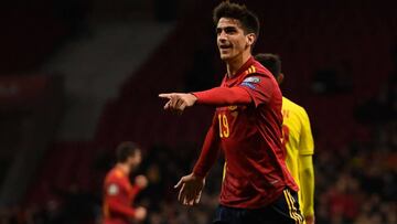 Gerard Moreno celebra su gol con España.