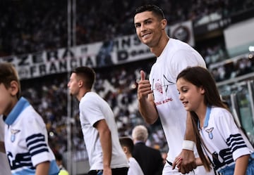 Cristiano saliendo por primera vez al Juventus Stadium.