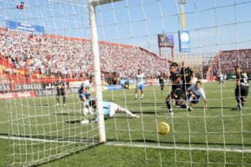 Rodrigo Valenzuela anotó el gol más rápido en la final del Clausura 2009. Demoró 20,1 segundos en batir a Cristián 'Tigre' Muñoz. Sin embargo, Colo Colo ganaría 4-2 ese partido y se quedaría con la copa.