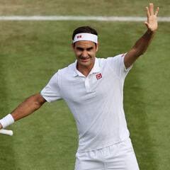 Federer mejora con otra humillación a un francés