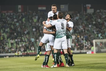 Santos comenzó el torneo con el pie derecho y un contundente triunfo por marcador de cuatro goles contra dos frente a Lobos BUAP fue el primer indicio de lo que sería una temporada de campeonato. Aquella noche, Djaniny también arrancó su carrera hacia el título de goleo con un triplete.