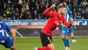 VITORIA, 24/02/2024.- El defensa del Mallorca Matija Nastasic celebra tras marcar ante el Alavés, durante el partido de Liga que Deportivo Alavés y RCD Mallorca han disputado este sábado en el estadio de Mendizorroza, en Vitoria. EFE L. Rico