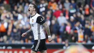 Santi Mina.