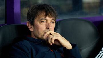 VALLADOLID, SPAIN - DECEMBER 30: Head coach Jose Rojo 'Pacheta' of Real Valladolid reacts during the LaLiga Santander match between Real Valladolid CF and Real Madrid CF at Estadio Municipal Jose Zorrilla on December 30, 2022 in Valladolid, Spain. (Photo by Juan Manuel Serrano Arce/Getty Images)