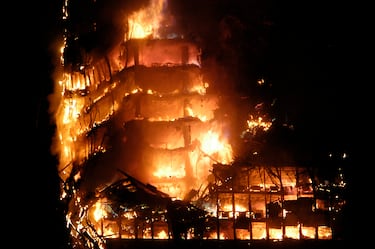 Su nombre provenía del de una famosa discoteca con forma de auditorio situada en sus bajos: Windsor.