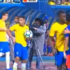 Fueron a por él y no entró al trapo: la reacción de Vinicius tras recibir un cabezazo