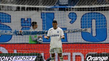 Marseille's Chilean forward Alexis Sanchez during the French L1 football match between Olympique Marseille (OM) and RC Lens at The Stade Velodrome in Marseille, southern France on October 22, 2022. (Photo by Nicolas TUCAT / AFP)