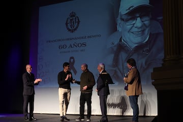 19/11/24 Reconocimiento a los 263 abonados más antiguos del Real Valladolid
ENTREGA INSIGNIAS