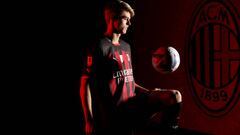 MILAN, ITALY - AUGUST 02: AC Milan new signing Charles De Ketelaere poses for a photo at Casa Milan on August 02, 2022 in Milan, Italy. (Photo by AC Milan/AC Milan via Getty Images)