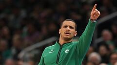 BOSTON, MASSACHUSETTS - FEBRUARY 03: Boston Celtics coach Joe Mazzulla directs his team against the Phoenix Suns at TD Garden on February 03, 2023 in Boston, Massachusetts. NOTE TO USER: User expressly acknowledges and agrees that, by downloading and or using this photograph, User is consenting to the terms and conditions of the Getty Images License Agreement.   Maddie Meyer/Getty Images/AFP (Photo by Maddie Meyer / GETTY IMAGES NORTH AMERICA / Getty Images via AFP)