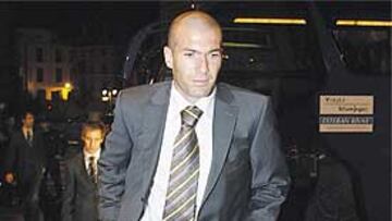 <b>POCA EXPECTACIÓN. </b>Zidane y el resto de madridistas no tuvieron el recibimiento de otras veces.