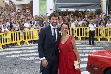Sergio Llull y su madre a su llegada a su boda con Almudena Cánovas.