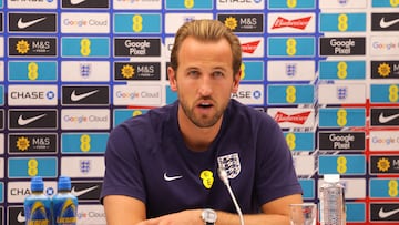 BELGRADE (Serbia), 08/09/2025.- England striker Harry Kane speaks during a press conference in Belgrade, Serbia, 08 September 2025. England will face Serbia in their FIFA 2026 World Cup qualifier soccer match on 09 September 2025. (Mundial de Fútbol, Belgrado) EFE/EPA/ANDREJ CUKIC