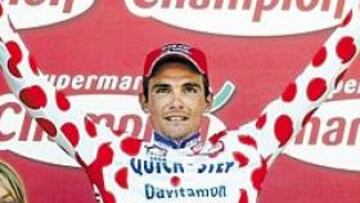 <b>CON SU MAILLOT. </b>Richard Virenque ya viste el maillot de líder de la Montaña, como es habitual.