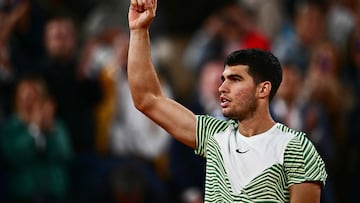 Spain's Carlos Alcaraz Garfia reacts after winning against Canada's Denis Shapovalov during their men's singles match on day six of the Roland-Garros Open tennis tournament at the Court Philippe-Chatrier in Paris on June 2, 2023. (Photo by JULIEN DE ROSA / AFP)