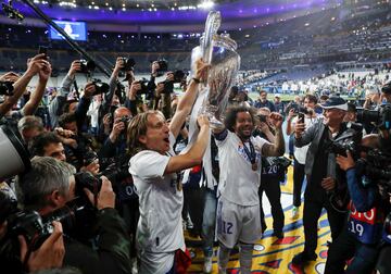 Modric y Marcelo levantan la Decimocuarta en París.