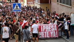 Rayo Vallecano fans protest and call for president's resignation