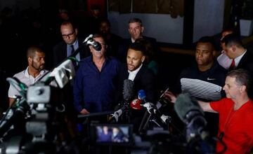 Neymar hizo una escueta declaración ante la prensa.