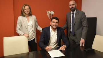 Cristian Toro renueva con el Sevilla.