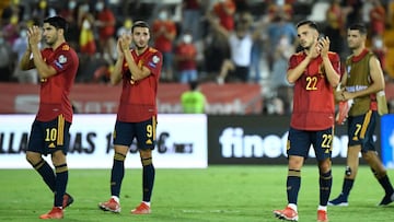 Spain&#039;s players celebrate their victory at the end of the FIFA World Cup Qatar 2022 European qualifying round group B football match between Spain and Georgia at the Nuevo Vivero stadium in Badajoz on September 5, 2021. (Photo by PIERRE-PHILIPPE MARC