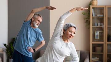Pareja mayor haciendo ejercicio