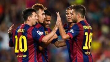 Los jugadores del Barcelona celebran uno de los goles.