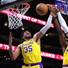 Los Lakers se ‘refuerzan’ para los ‘playoffs’ ante Nuggets