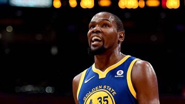 LOS ANGELES, CA - DECEMBER 18: Kevin Durant #35 of the Golden State Warriors reacts in the first half while taking on the Los Angeles Lakers at Staples Center on December 18, 2017 in Los Angeles, California. NOTE TO USER: User expressly acknowledges and agrees that, by downloading and or using this photograph, User is consenting to the terms and conditions of the Getty Images License Agreement. Harry How/Getty Images/AFP
== FOR NEWSPAPERS, INTERNET, TELCOS & TELEVISION USE ONLY ==