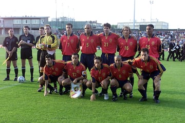Equipación de la Selección Española entre 1999 y 2001. Fotografía correspondiente al partido España - Luxemburgo de 2000.