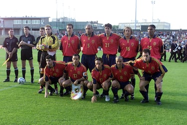 Equipación de la Selección Española entre 1999 y 2001. Fotografía correspondiente al partido España - Luxemburgo de 2000.