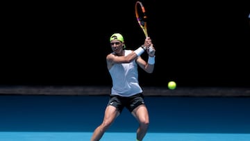Melbourne (Australia), 10/01/2023.- Rafael Nadal of Spain in action during an Australian Open practice session at Melbourne Park, in Melbourne, Australia, 10 January 2023. (Tenis, Abierto, Espa?a) EFE/EPA/DIEGO FEDELE EDITORIAL USE ONLY AUSTRALIA AND NEW ZEALAND OUT