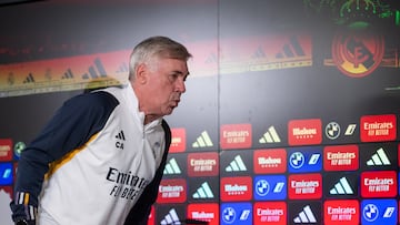 MADRID, 25/11/2023.- El técnico del Real Madrid Carlo Ancelotti durante la rueda de prensa ofrecida este sábado tras el entrenamiento del equipo en la Ciudad Real Madrid Florentino Pérez (Valdebebas) en vista a su próximo partido ante el Cádiz el domingo. EFE/ Fernando Villar