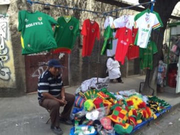 Los hinchas colombianos se toman las calles de La Paz