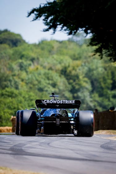 Valtteri Bottas conduciendo el Mercedes-AMG F1 W13 E. Este monoplaza compitió en el mundial de Fórmula 1 de 2022.