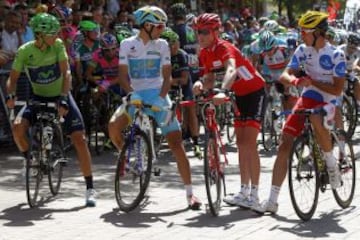 De izda a dha, el español del equipo Movistar, Alejandro Valverde, el italiano del Equipo Astaná, Vicenzo Níbali, el estadounidense Chris Horner (Radioshack), ganador virtual de la Vuelta Ciclista a España y el francés del equipo Cofidis, Nicolas Edet, poco antes del comienzo de vigésima primera etapa disputada entre Leganes y Madrid, de 142,2 kilómetros