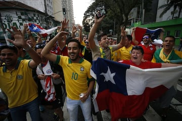 Belleza y color: así se vivió la previa del duelo Brasil-Chile