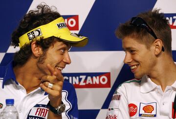 El piloto australiano se declaró gran seguidor del italiano. Pero tras una serie de acciones de Valentino Rossi sobre Stoner, que este último calificaba como agresivas y peligrosas comenzaron sus grandes duelos sobre el asfalto. 