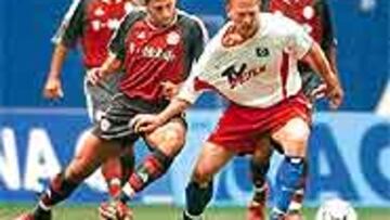 <b>LOS CLUBES, PREOCUPADOS.</B> Las deudas contraídas por el Grupo Kirch tienen en vilo a la Bundesliga. Bayern Múnich, Hamburgo (ambos en la foto), Dortmund... Todos los grandes clubes alemanes se han unido para presentar una demanda por valor de 400 millones.