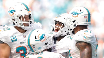 MIAMI GARDENS, FLORIDA - SEPTEMBER 24: De'Von Achane #28 of the Miami Dolphins celebrates after his touchdown during the fourth quarter against the Denver Broncos at Hard Rock Stadium on September 24, 2023 in Miami Gardens, Florida. Carmen Mandato/Getty Images/AFP (Photo by Carmen Mandato / GETTY IMAGES NORTH AMERICA / Getty Images via AFP)