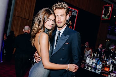 Tuvieron una relación que duró tres años, terminaron su noviazgo a principios de 2025. Ninguno de los dos ha hecho declaraciones oficiales al respecto. Su romance comenzó a finales de 2021 y se consolidó en eventos públicos como la Gala MET de 2022.