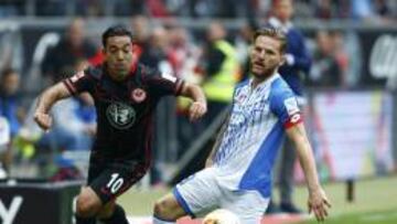 Marco Fabián ante el 1899 Hoffenheim